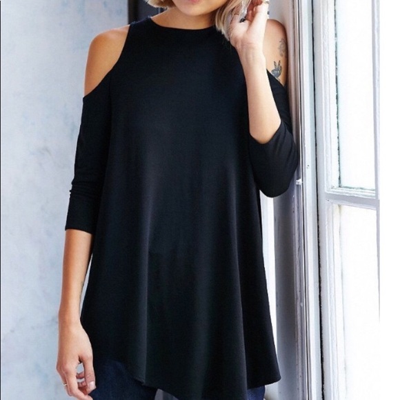 Kimchi Blue Tops - UO Cold shoulder top